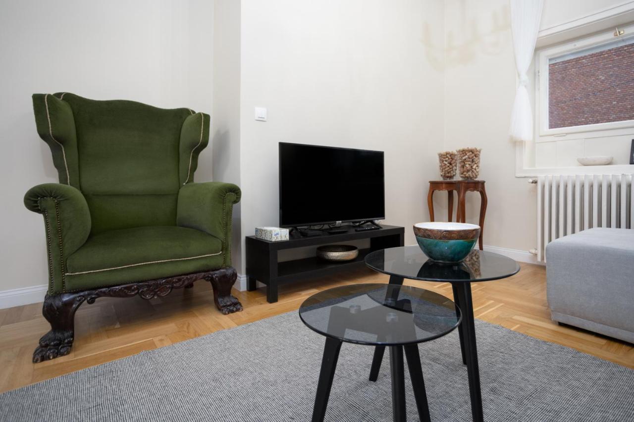 Golden Hour Apartment — Photos 2