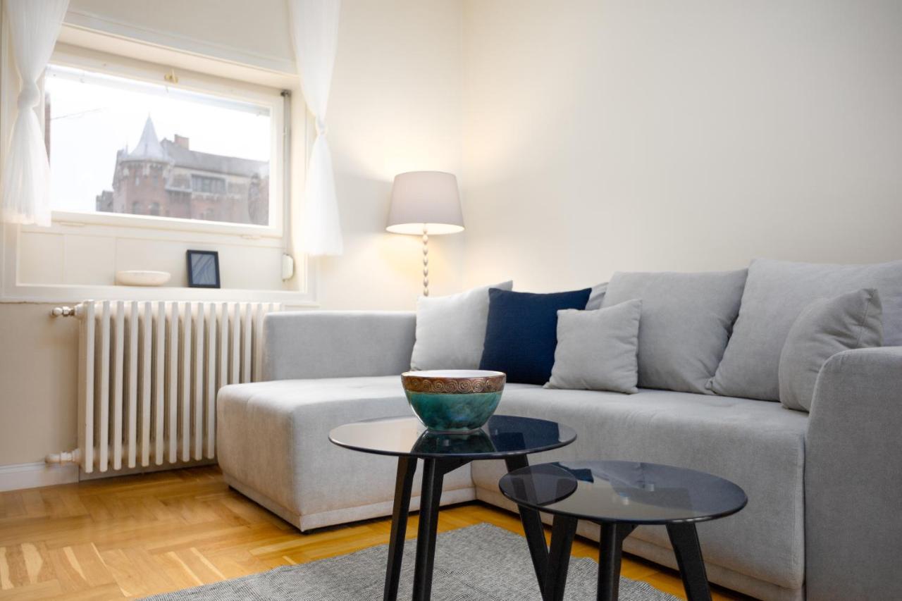 Golden Hour Apartment, Budapest