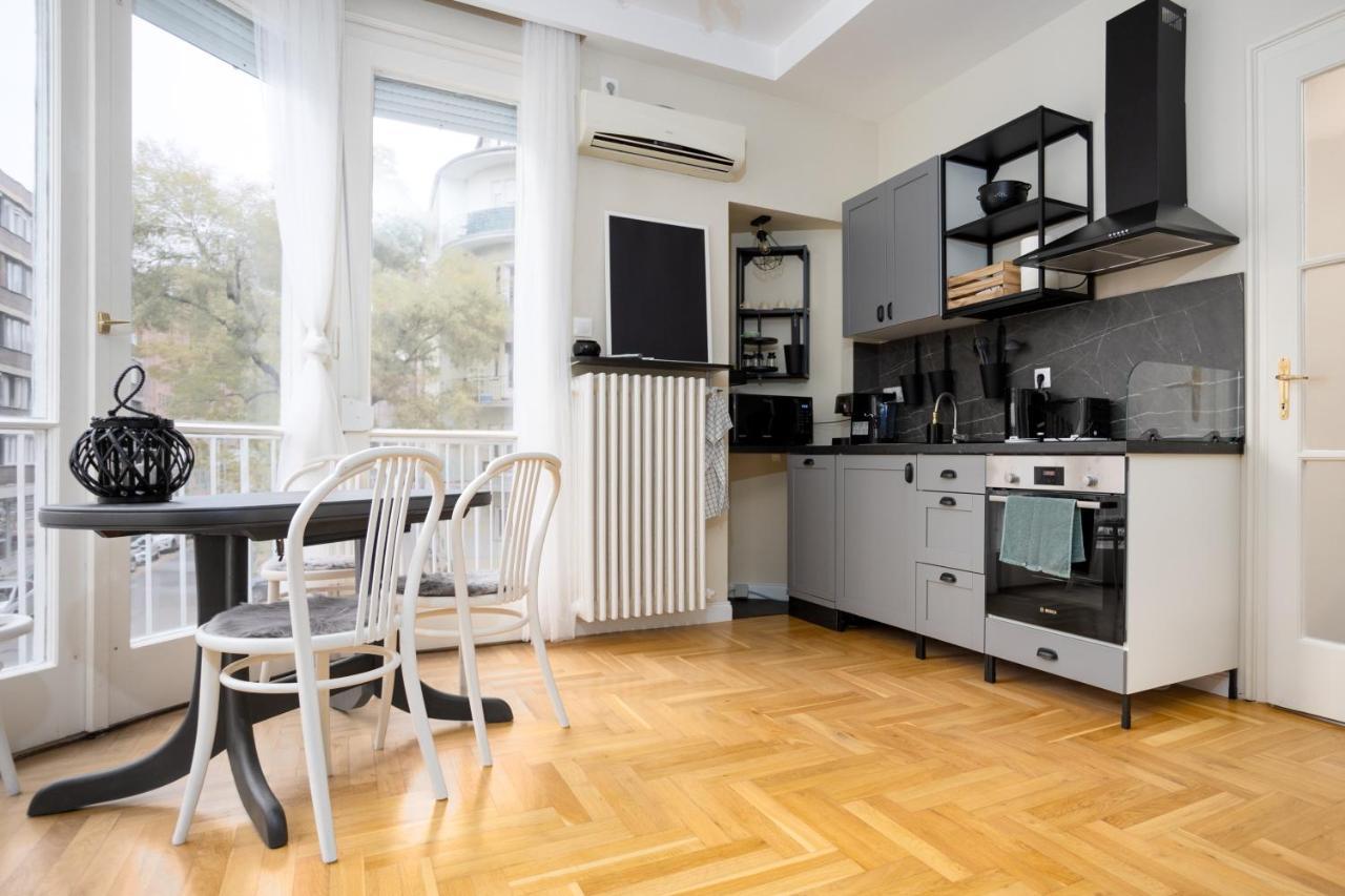 Golden Hour Apartment — Photos 3
